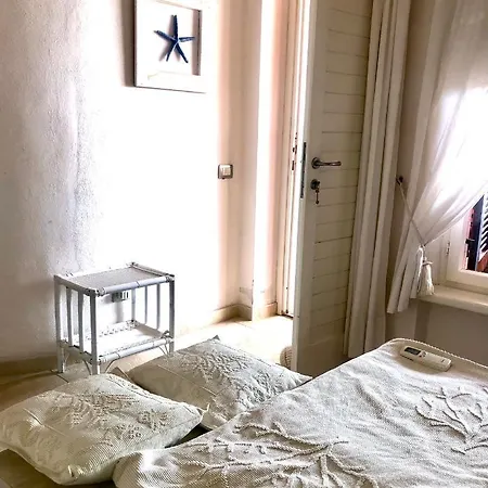 4 Apartment *